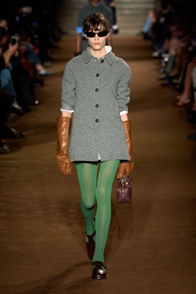 Look 12